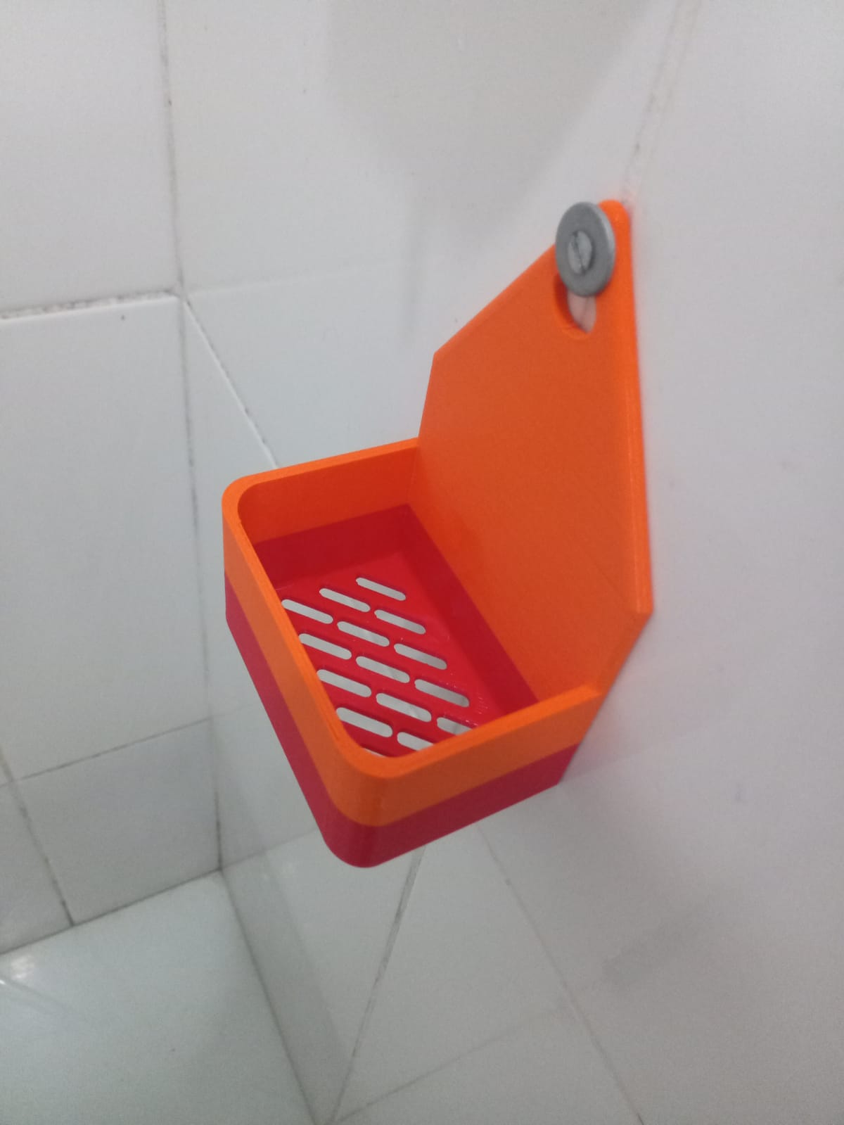 Bathroom item shelf