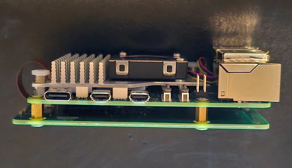 Raspberry Pi 5 Pineberry HatDrive Bottom Case by MacGyverr