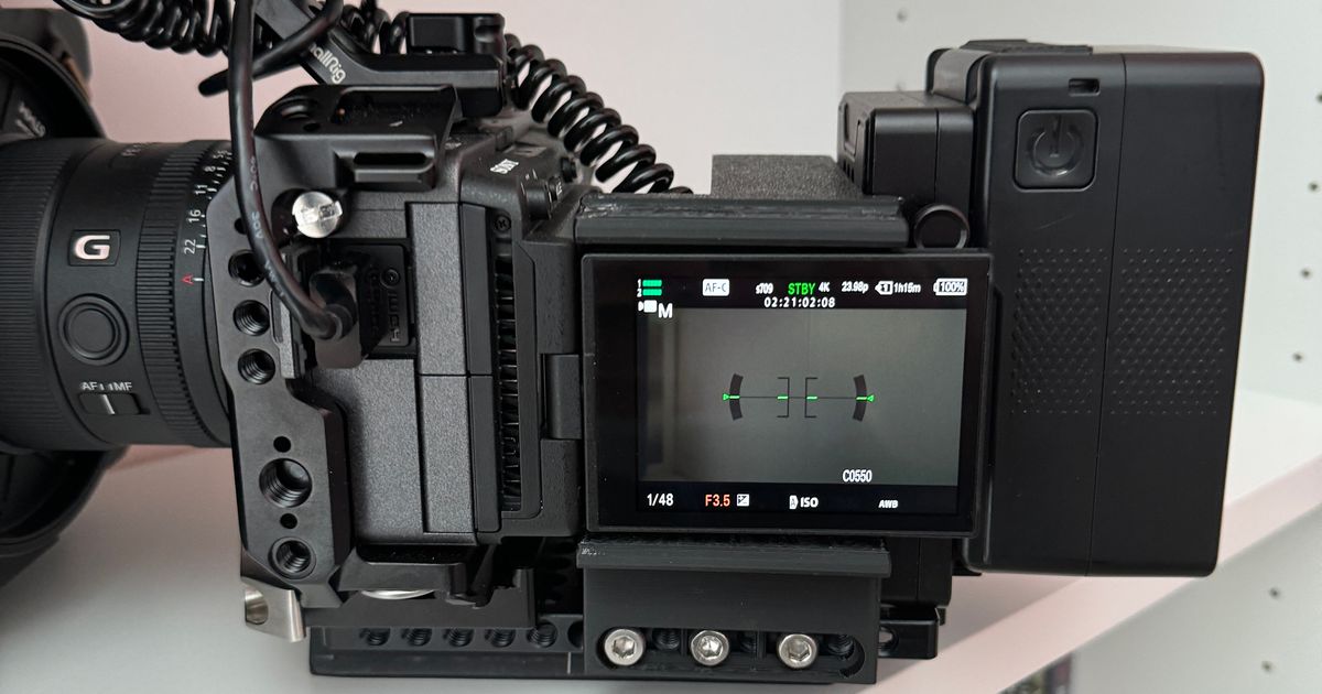 Screen Protector for FX3/FX30 Rig Cineback idea by Joshua Herrera Download free STL model