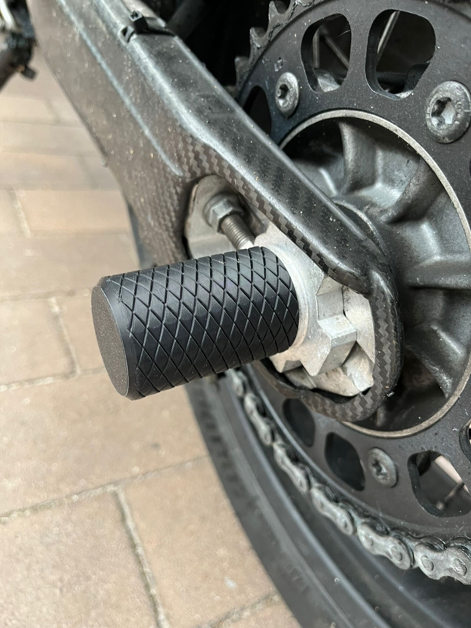 KTM 690 SMC R Achsschutz hinten / KTM 690 SMC R Axlesliders rear