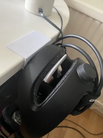 VR HMD desk holder
