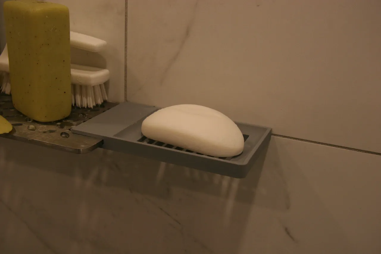 STL file PEBBLE  Self-draining Soap Dish 🧼・3D print design to  download・Cults