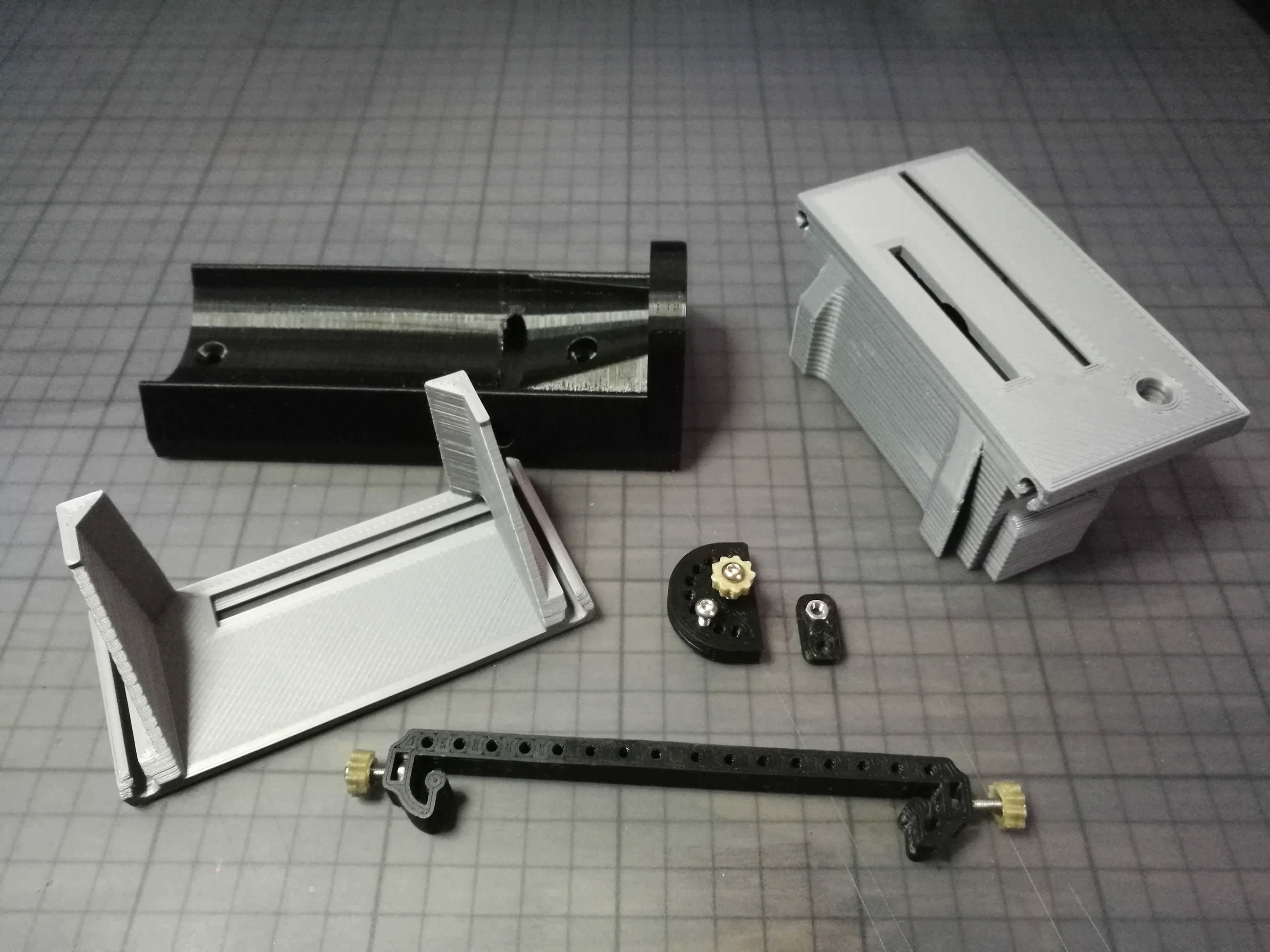 Miniatura 2 do modelo 3D Table saw for Dremel