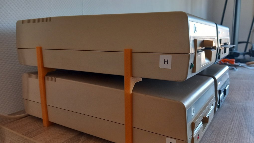 Commodore 1541 floppy drive stacking — miniatura 4