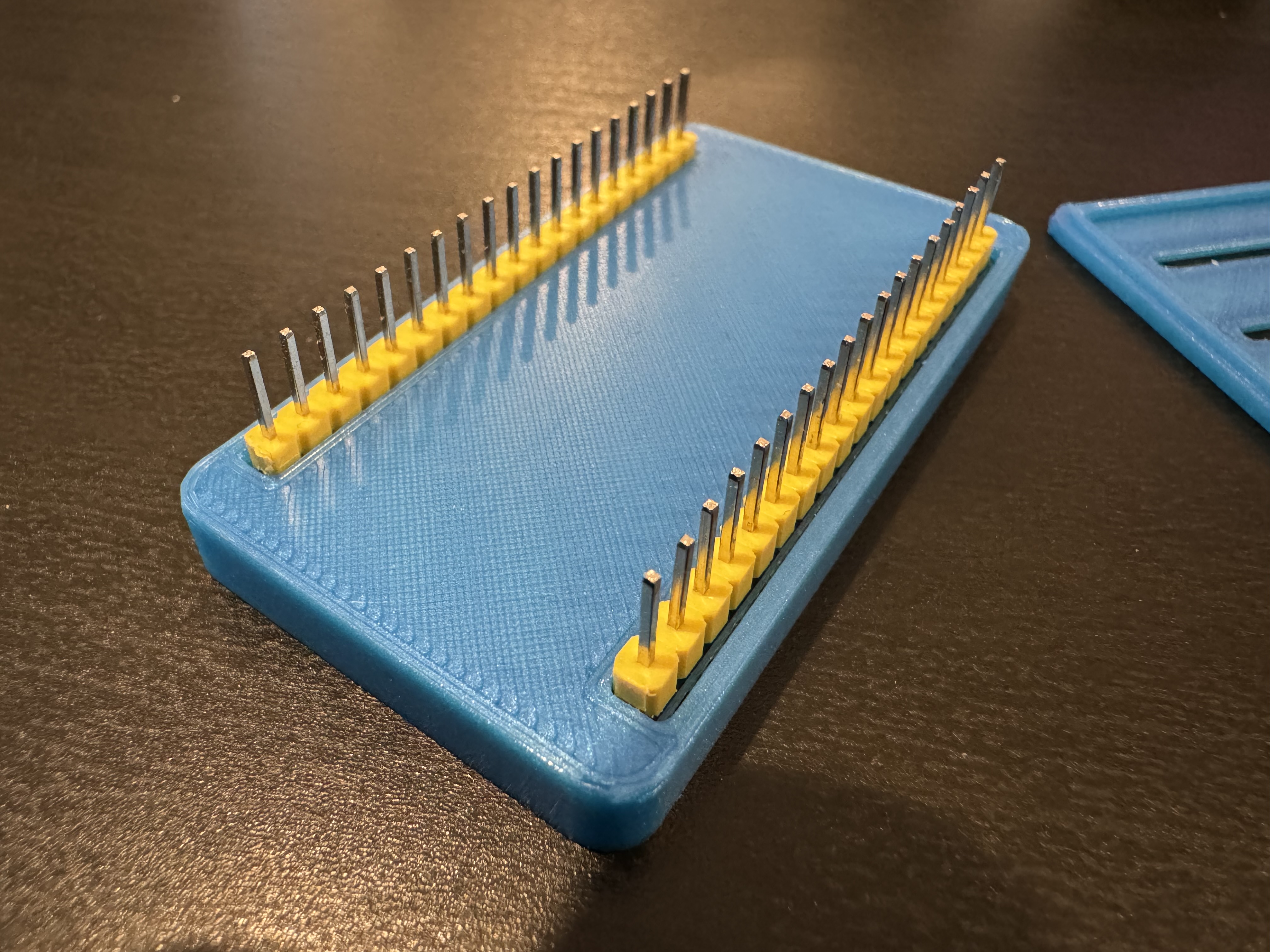 Miniatura 2 do modelo 3D Basic ESP32 WROOM Case