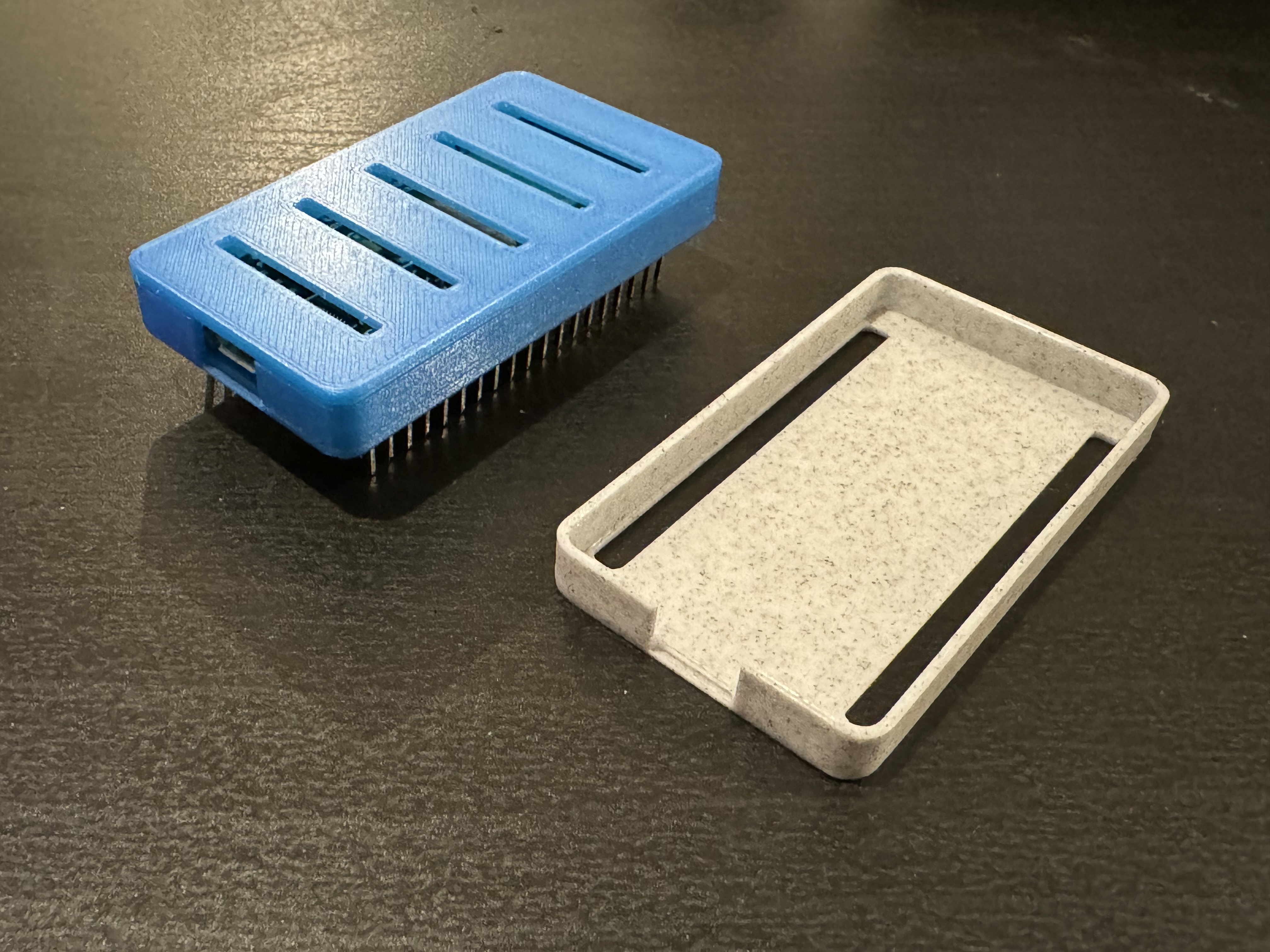 Miniatura 5 do modelo 3D Basic ESP32 WROOM Case