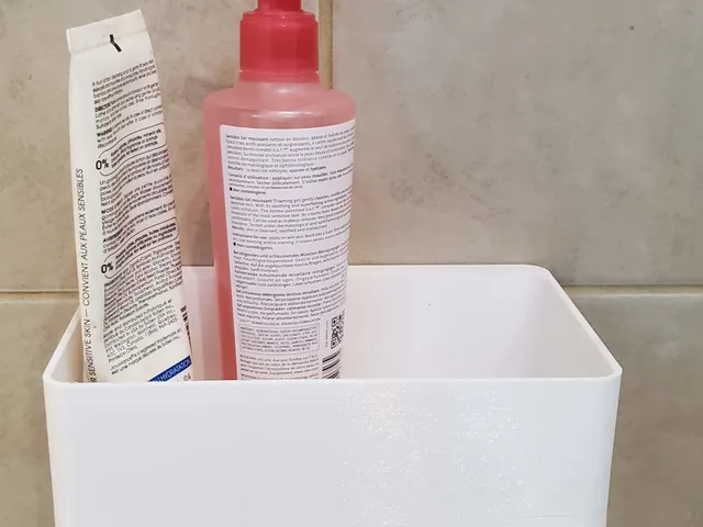 Easy cleaning shelf for bathroom shower