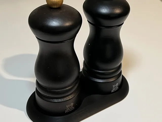 Salt and Pepper Mill tray