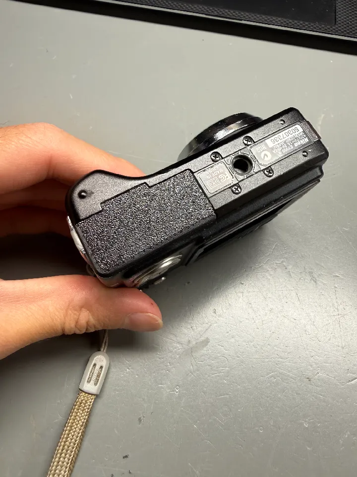 Nikon Coolpix 4200, 5200, 5900, and 7900 Battery Cover Door