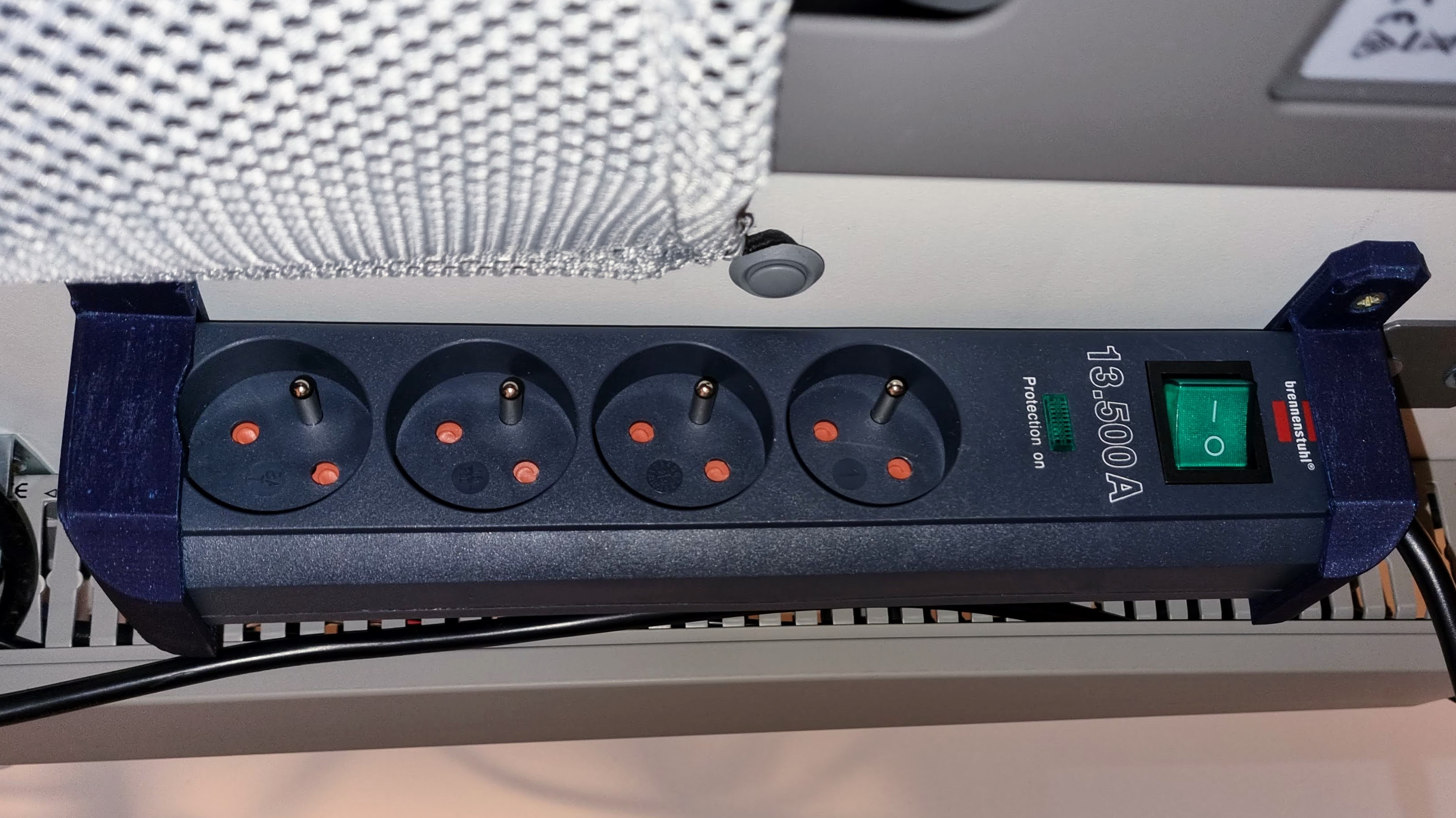 Brenenstuhl powerstrip mount
