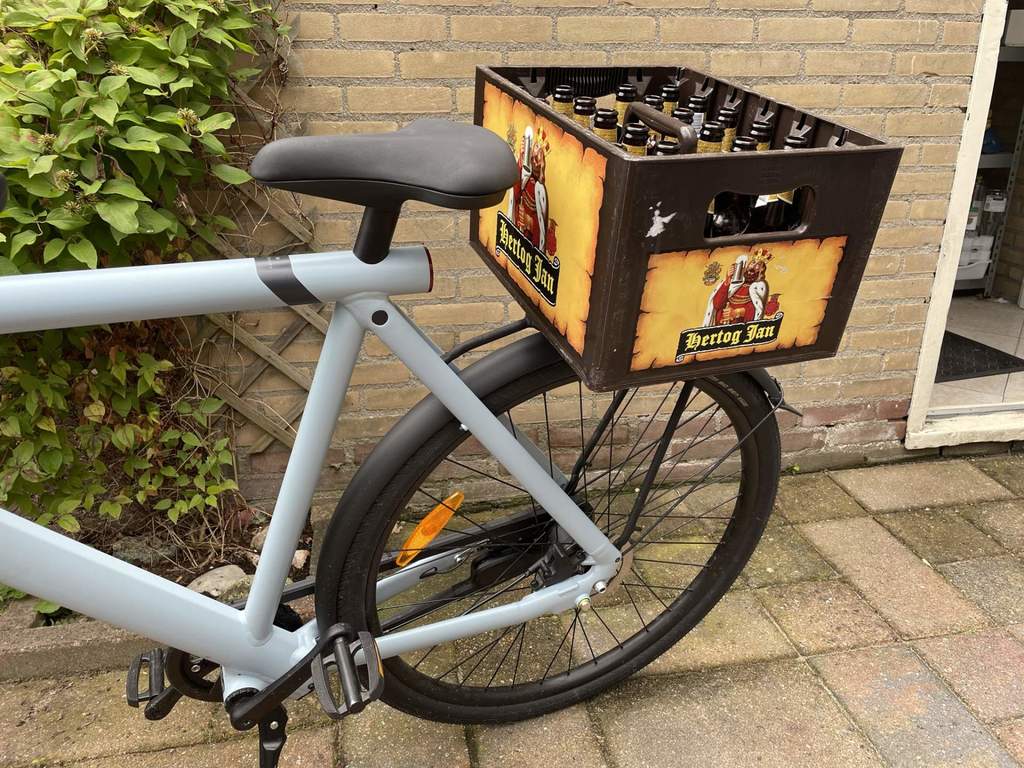 Beer crate holder for VanMoof S3 bike rack