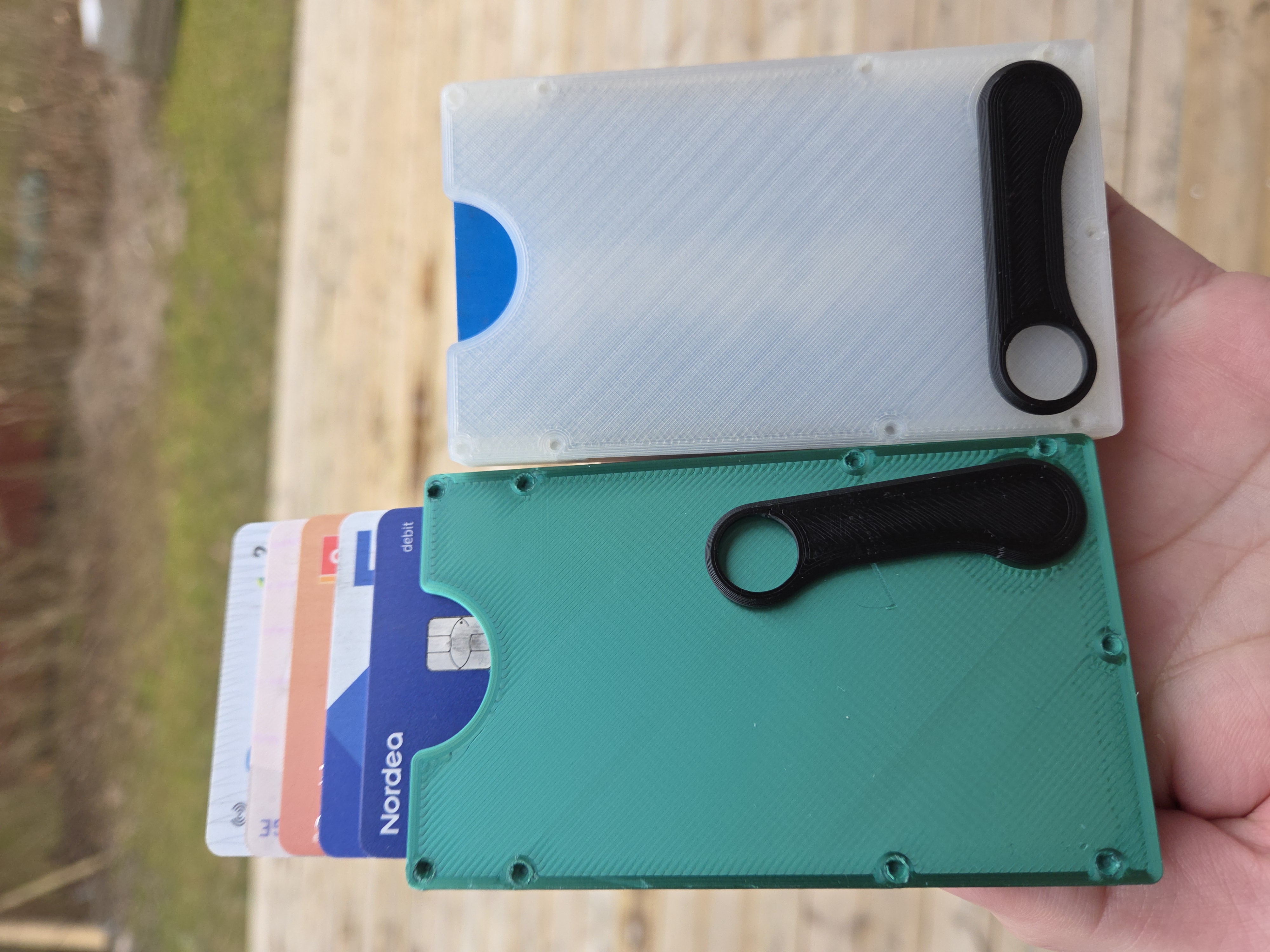 Cascade card wallet "filament riveted"