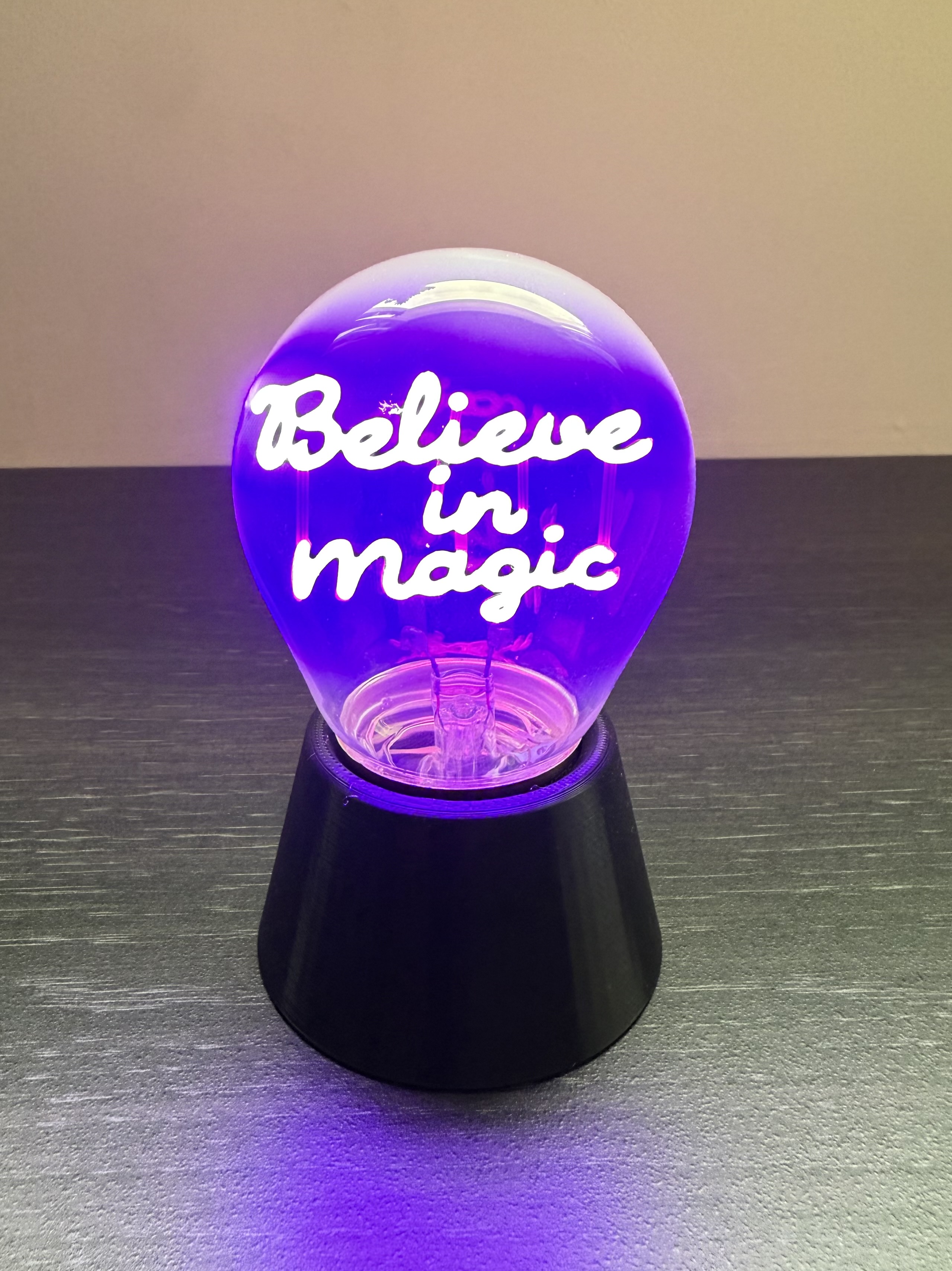 Lightbulb stand