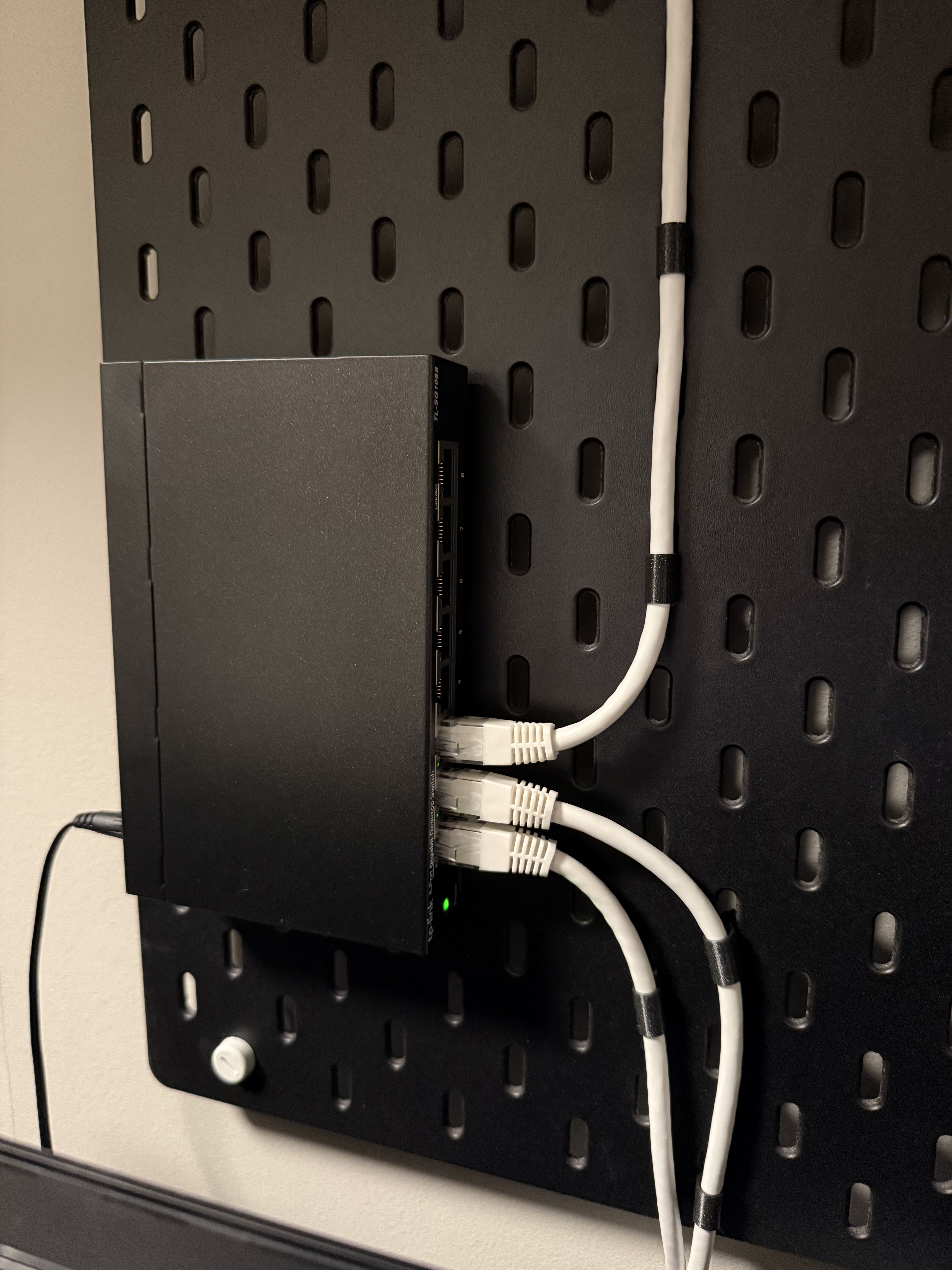 tp-link TL-SG108S Network Switch SKADIS Holder