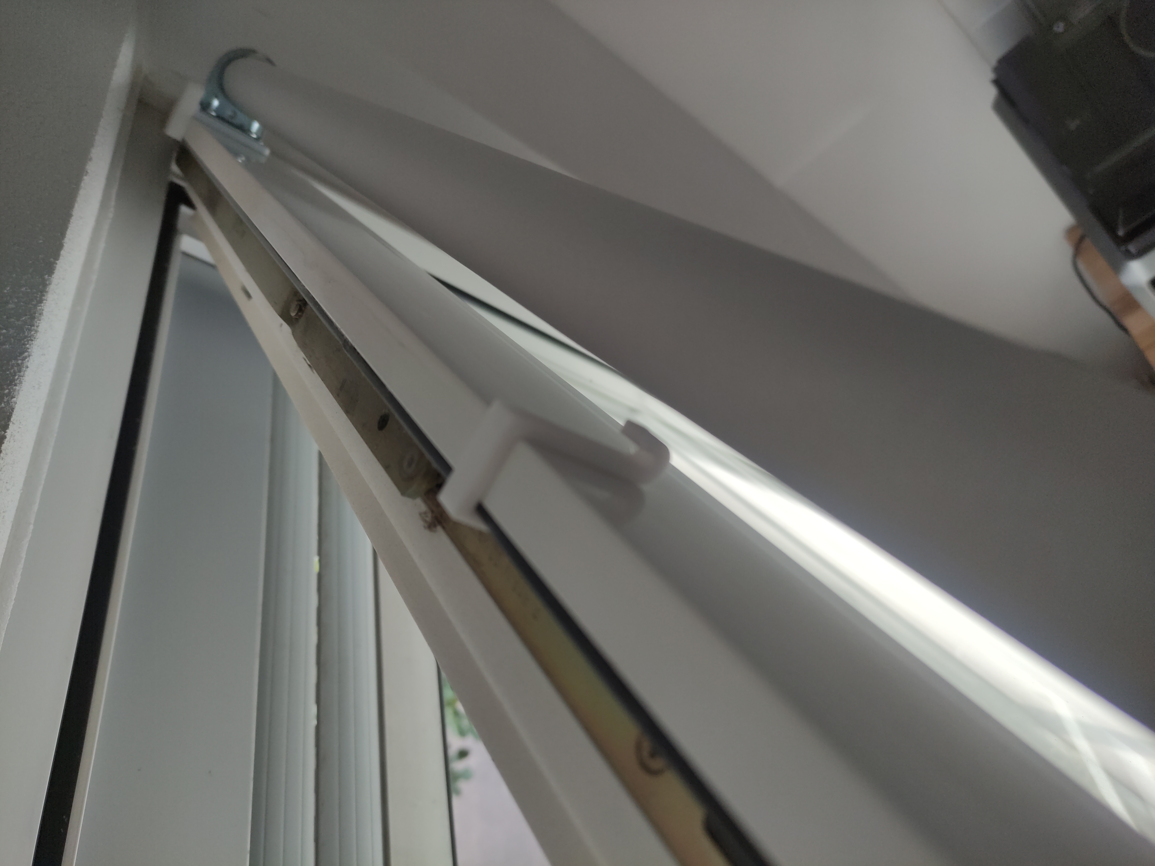Window Hook behind Blinders — miniatura 2