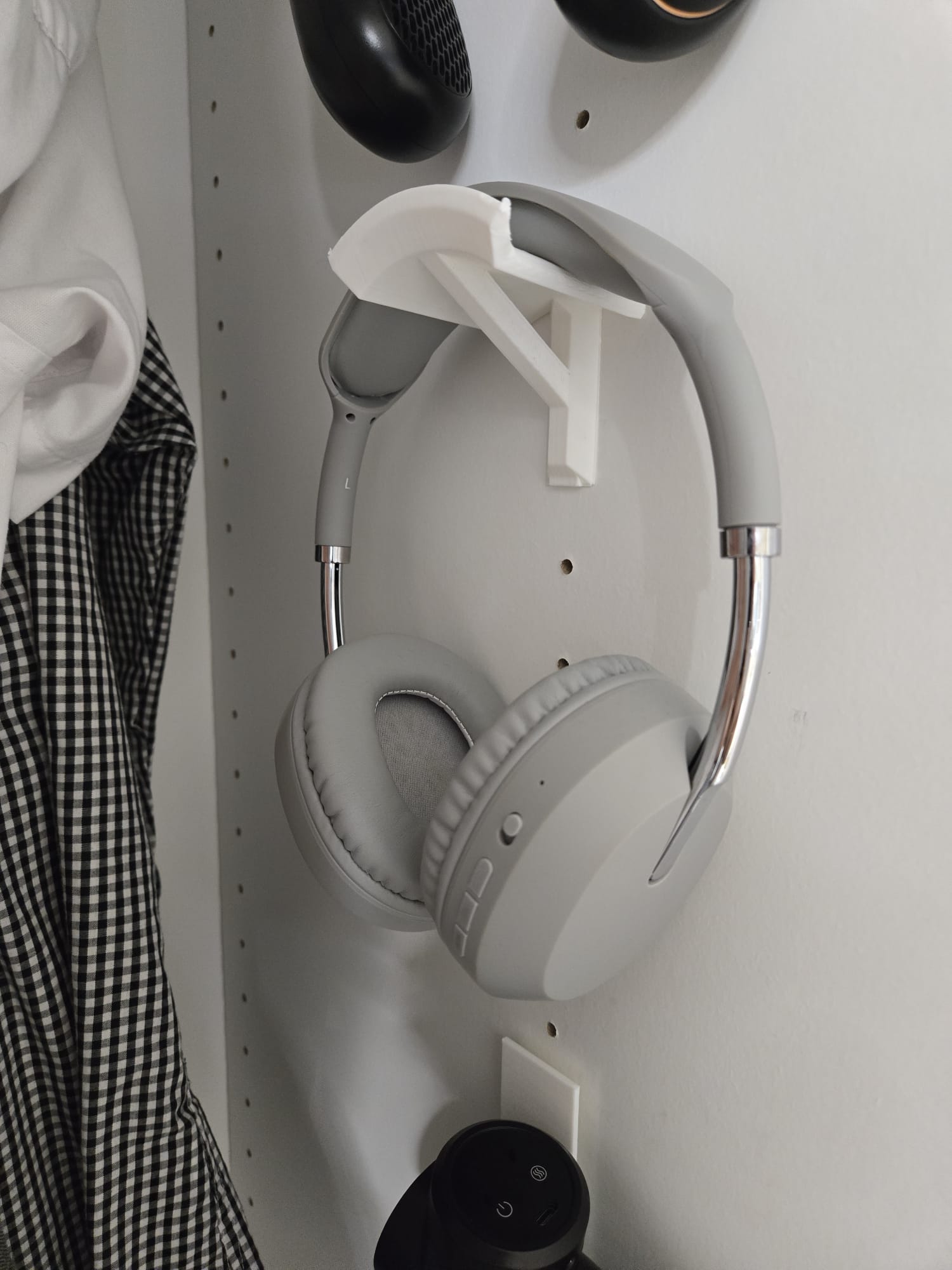 IKEA PAX Headphone Holder – Tool-Free Peg Mount