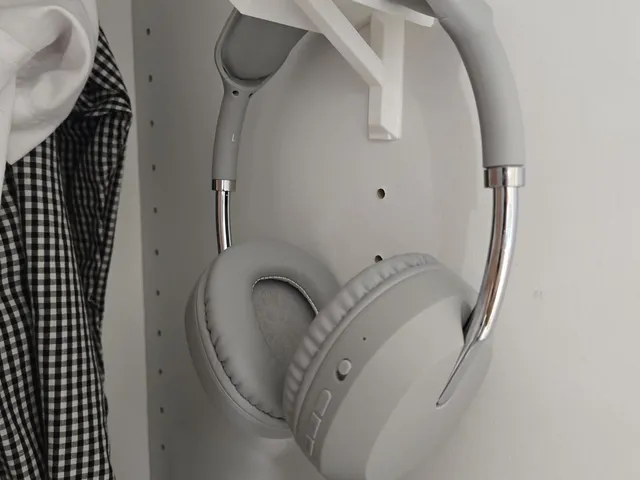 IKEA PAX Headphone Holder – Tool-Free Peg Mount