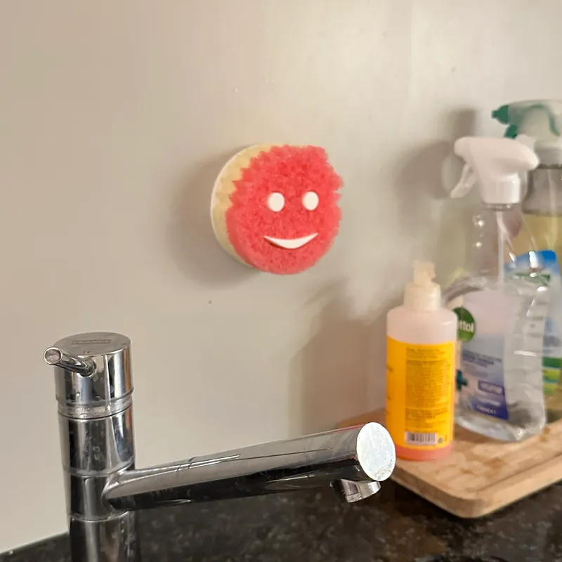 Free STL file Scrub Daddy / Scrub Mommy Wall Holder・3D print model to  download・Cults