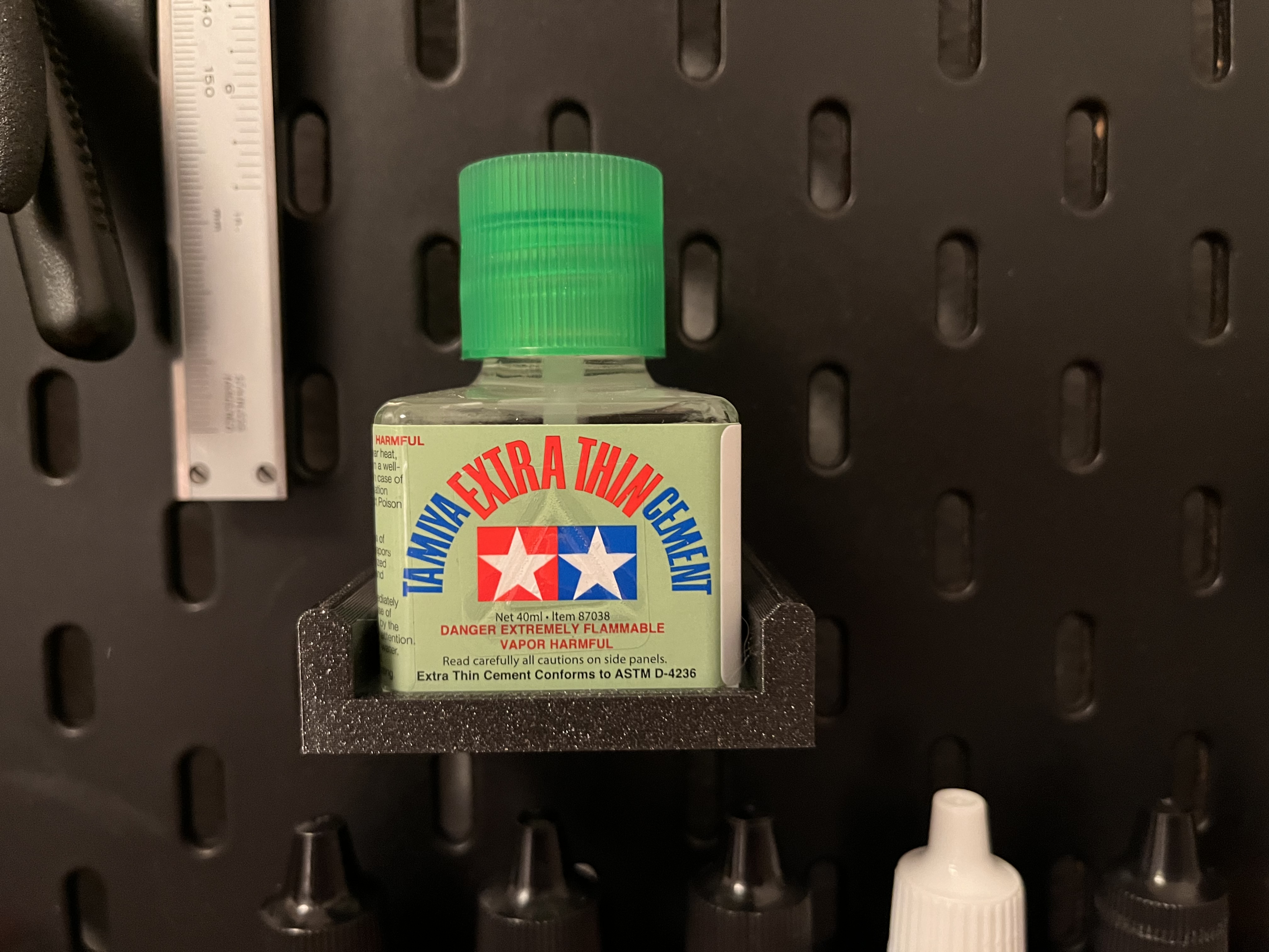 Skadis / Skådis - Holder for Tamiya Plastic Cement