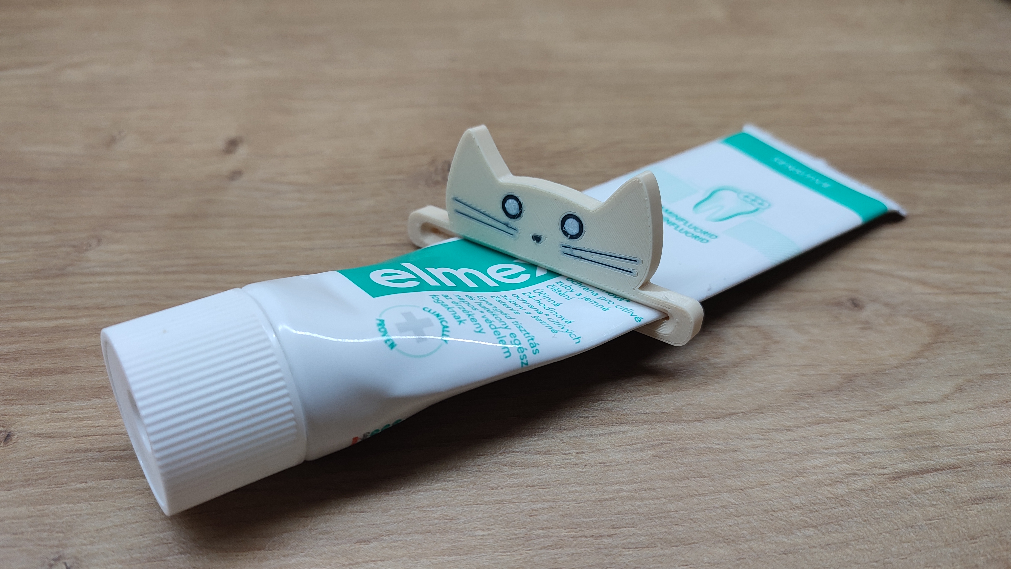 Cat tooth paste squeezer