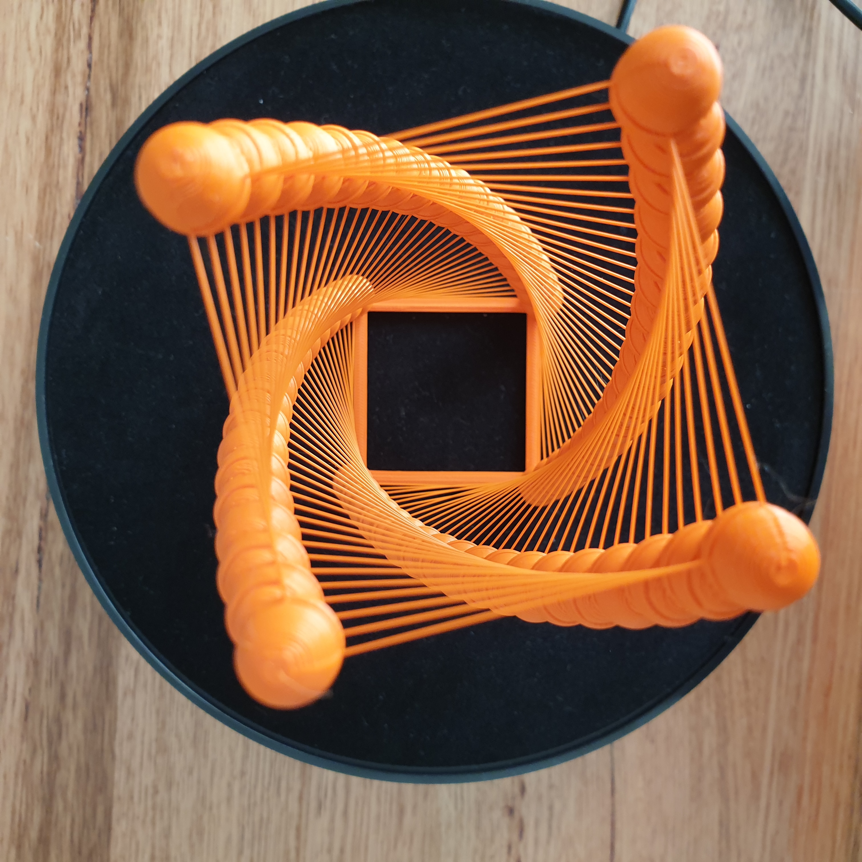 Miniatura 3 do modelo 3D Spiral string ornament
