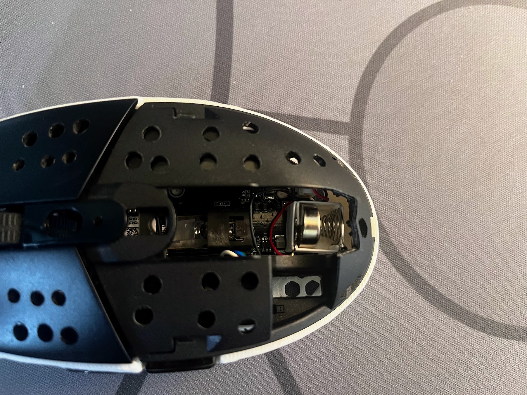 G305 LR44 Battery Holder