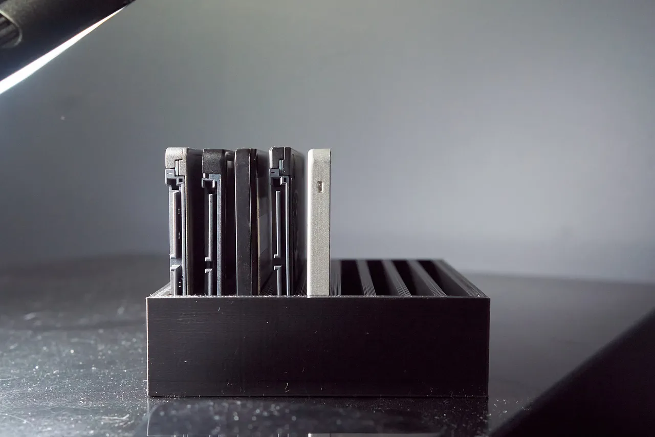 Simple Dense SSD Holder by fouronenine | Download free STL model ...