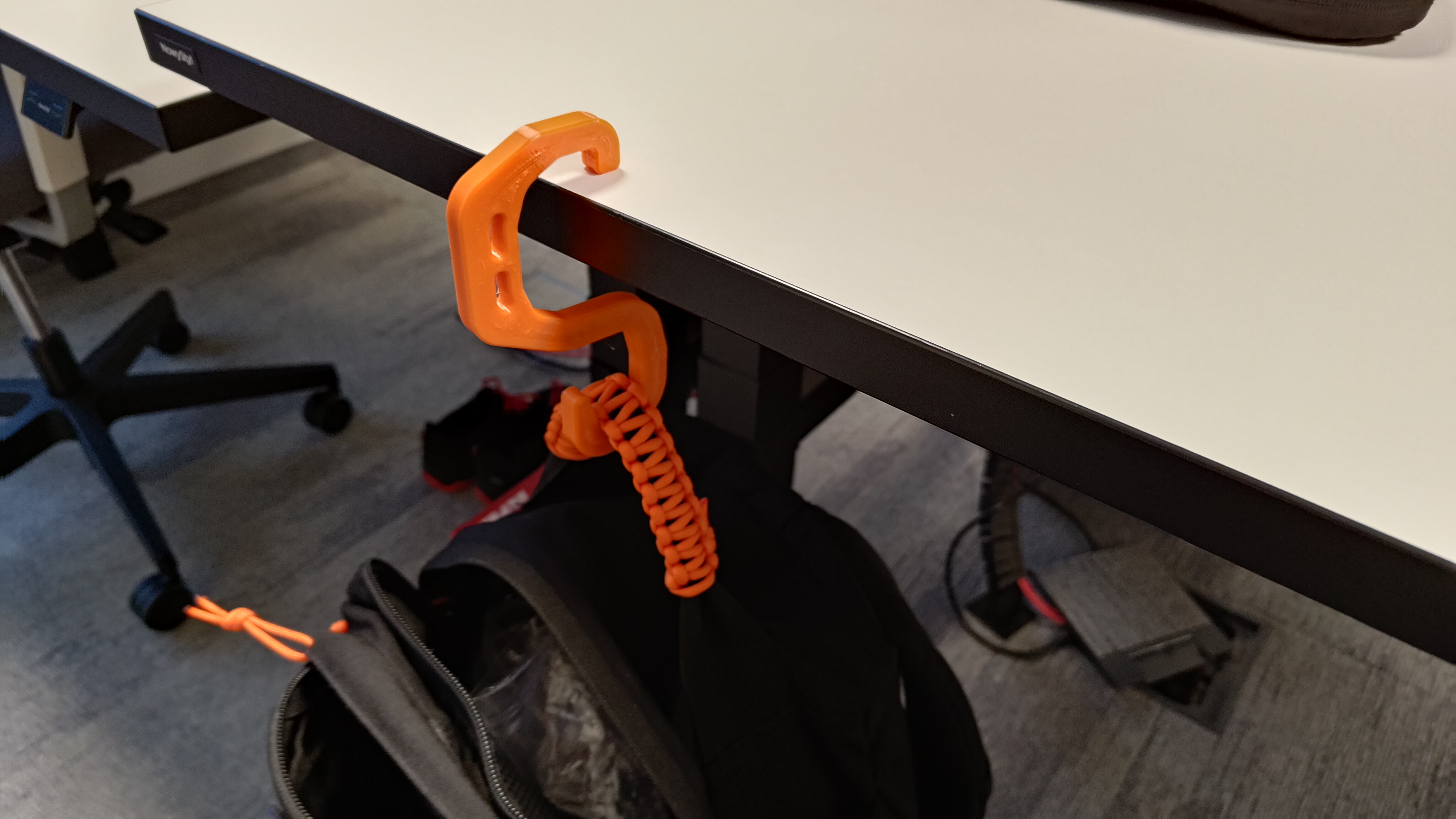 Miniatura 4 do modelo 3D Universal backpack/jacket hook