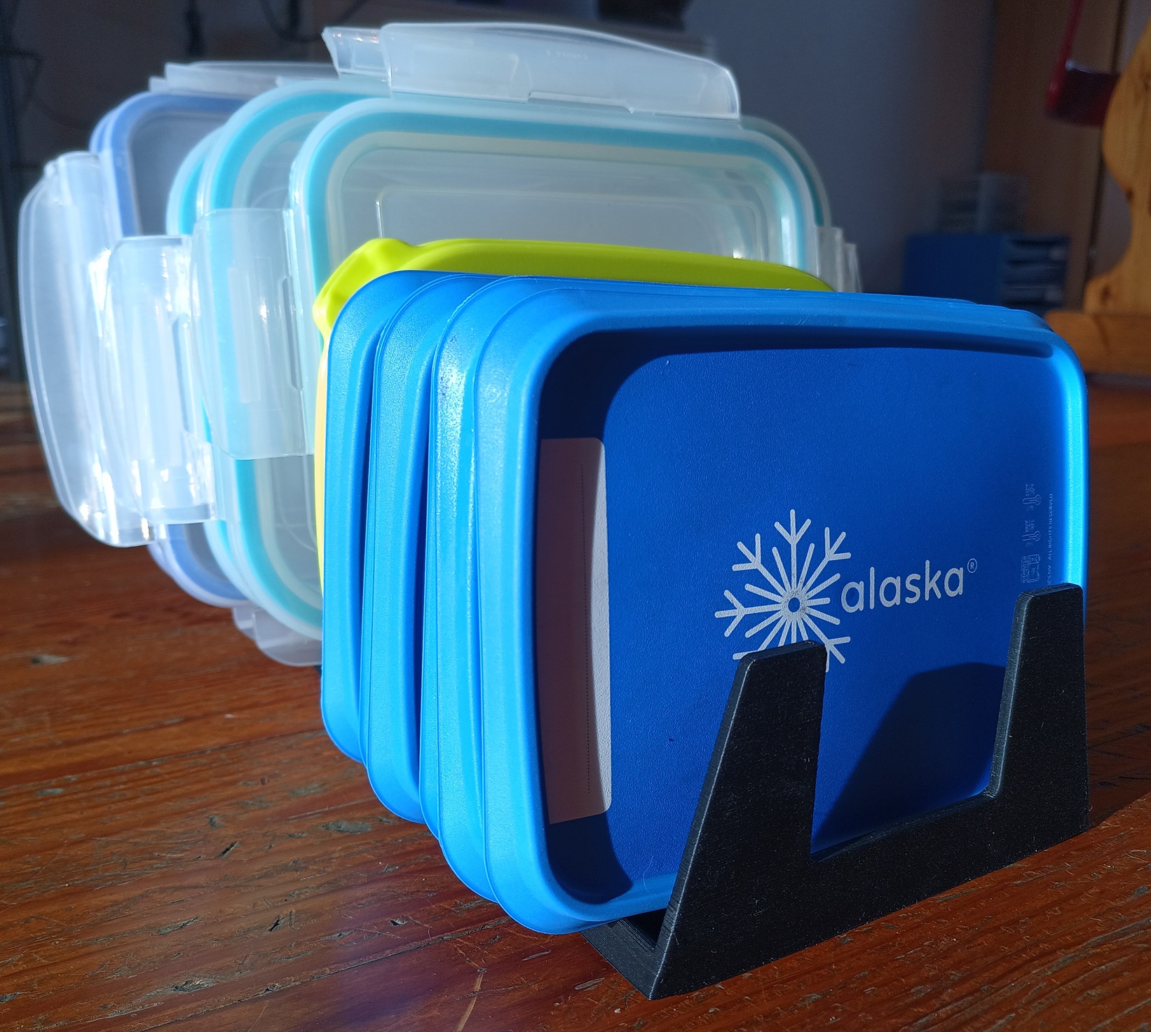 Miniatura 2 do modelo 3D Tupperware lid holder