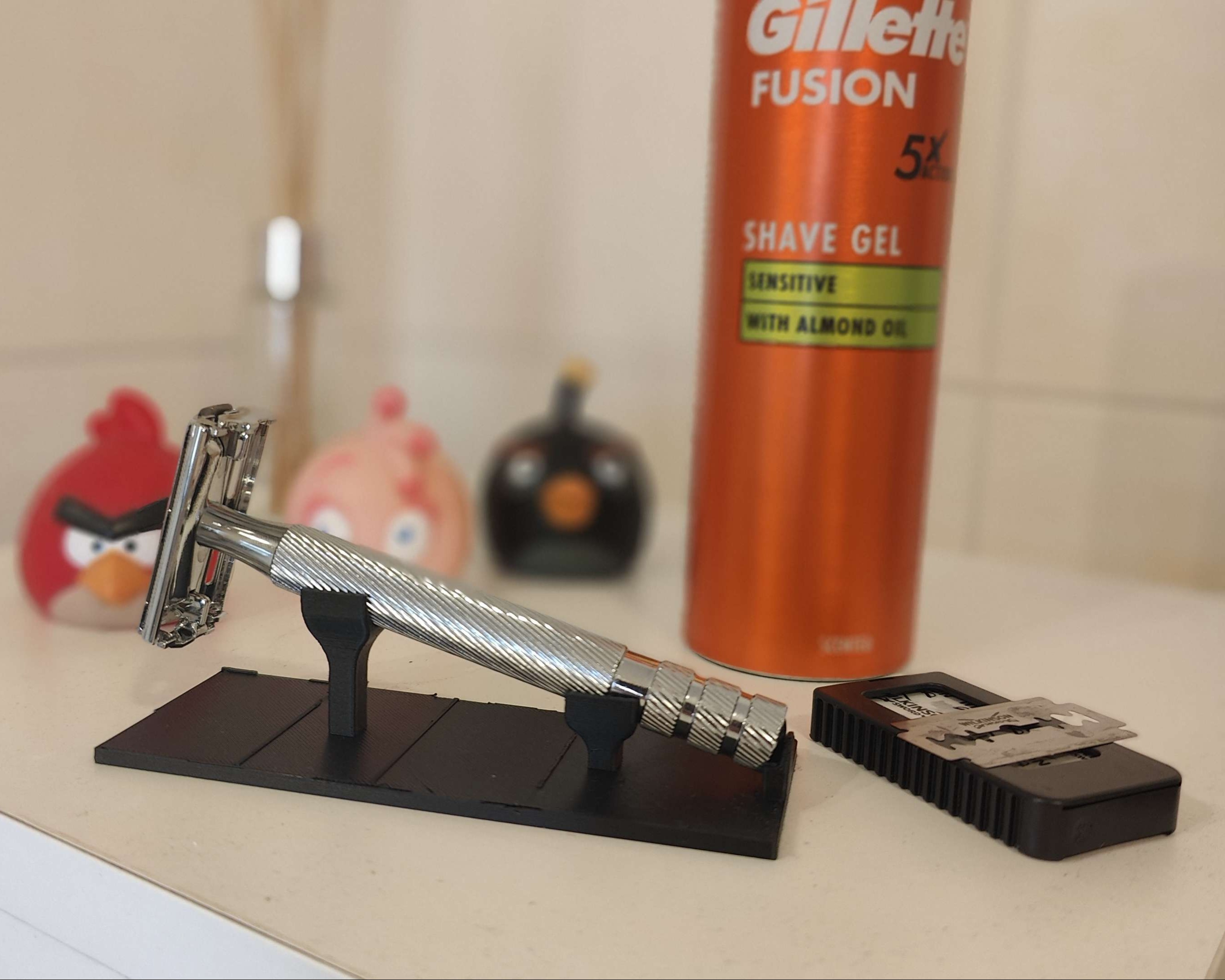 Safety razor katana like holder