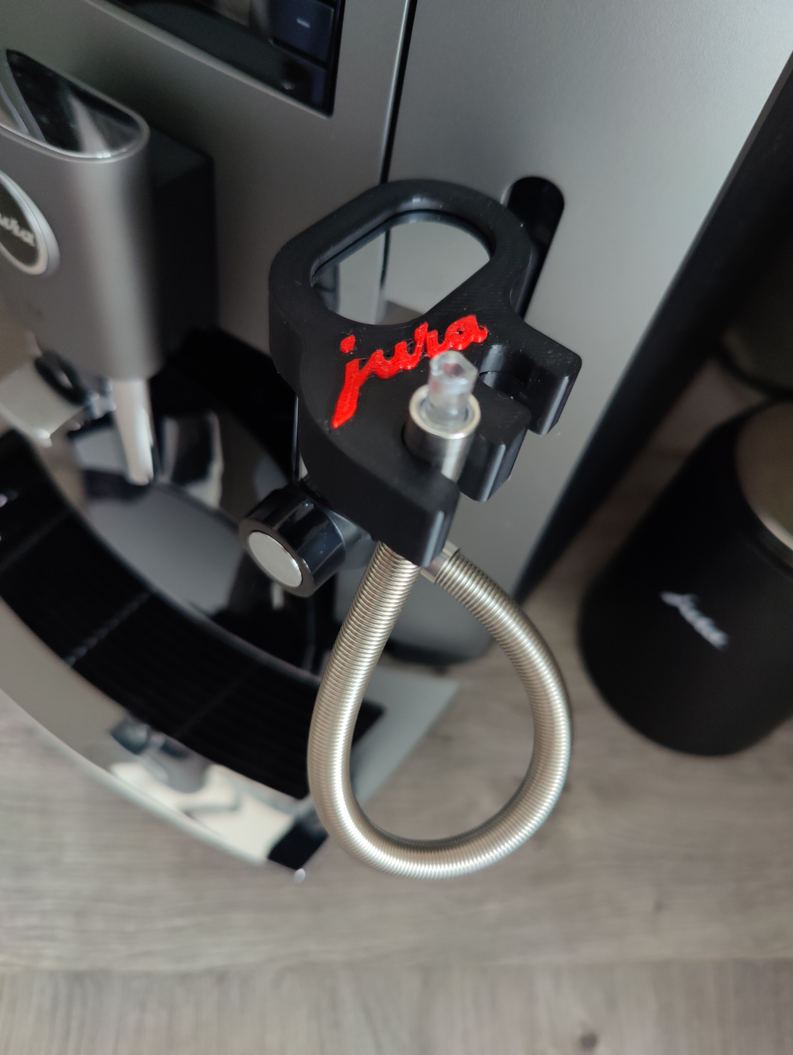 Jura E8 Kaffeeautomat Schlauchhalter