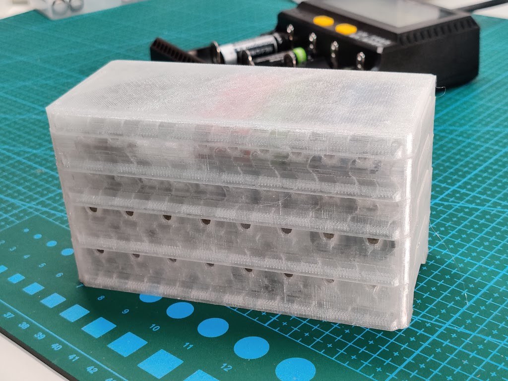 Miniatura 3 do modelo 3D Stackable AA/AAA battery holder