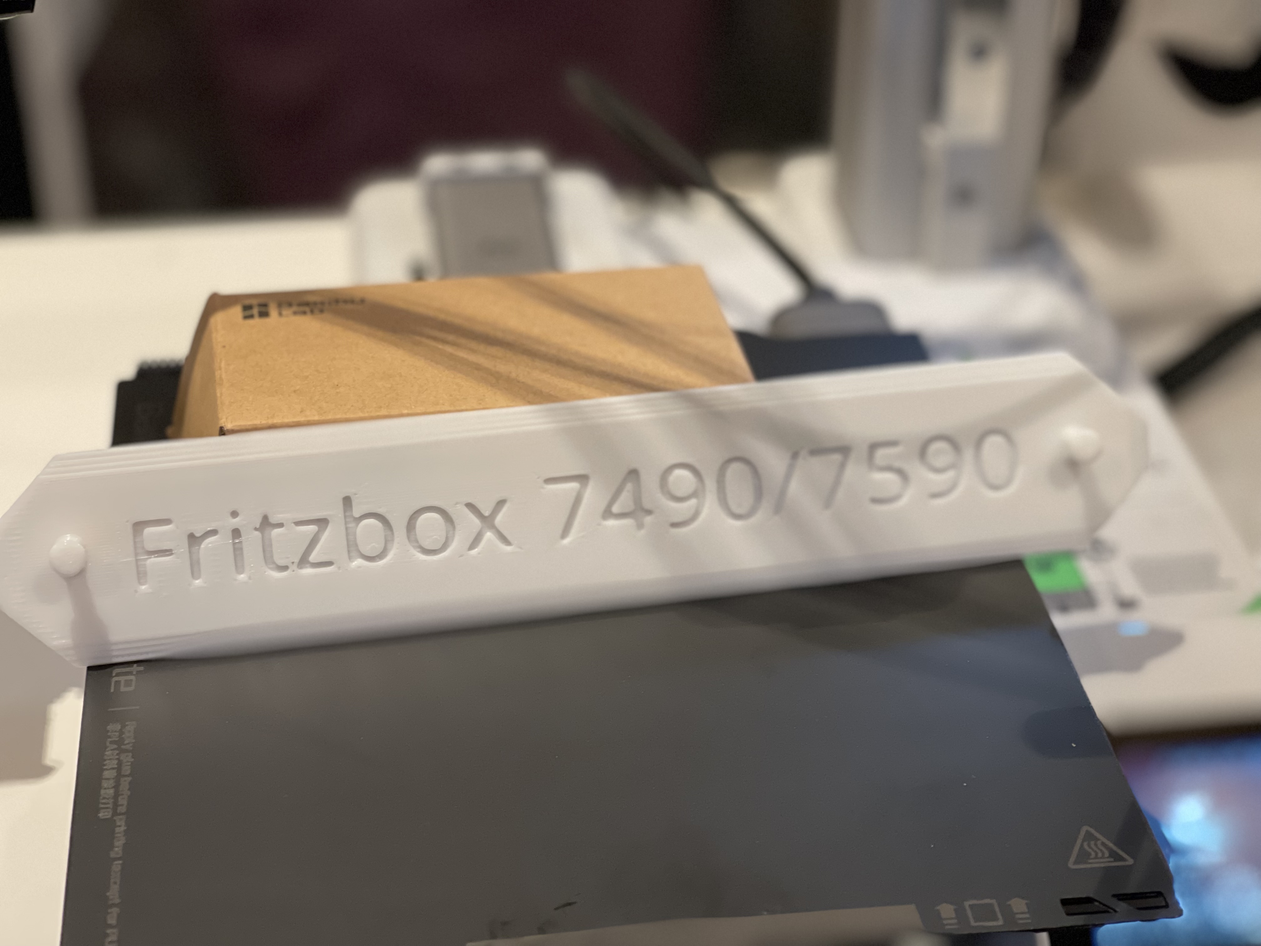 FritzBox 7490 / 7590 "No Drilling" Wallmount 180x180 build plate