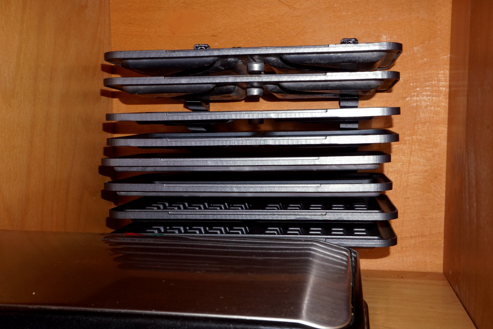 Sandwich maker plate holder