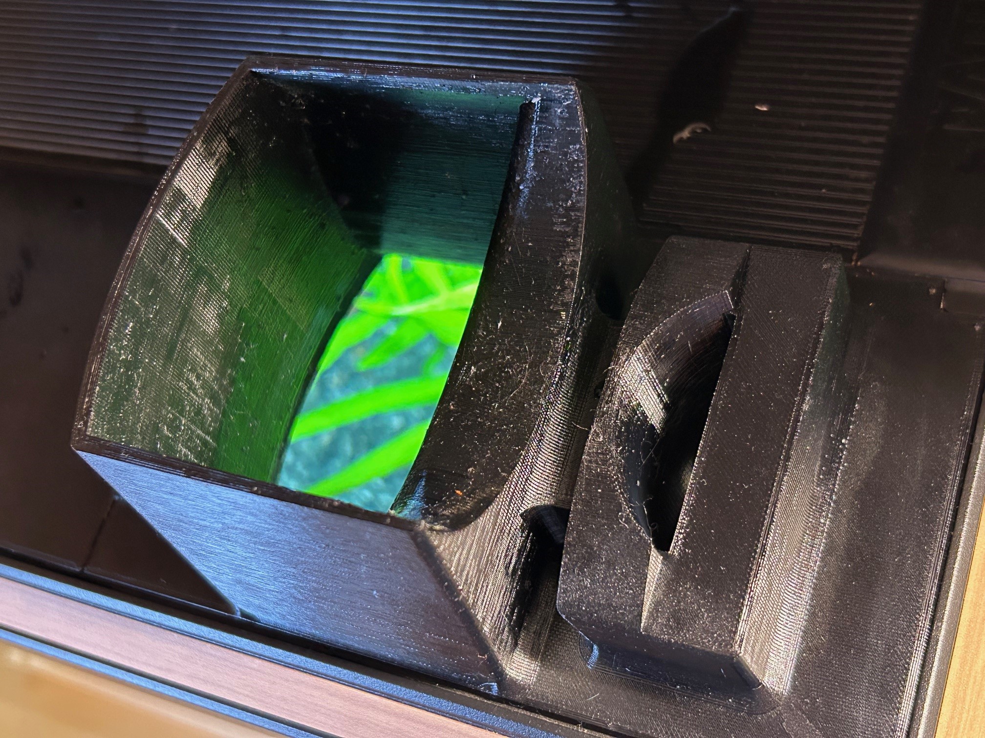 Aquarium Cover and Feeder Mount by Rosti Download free STL model