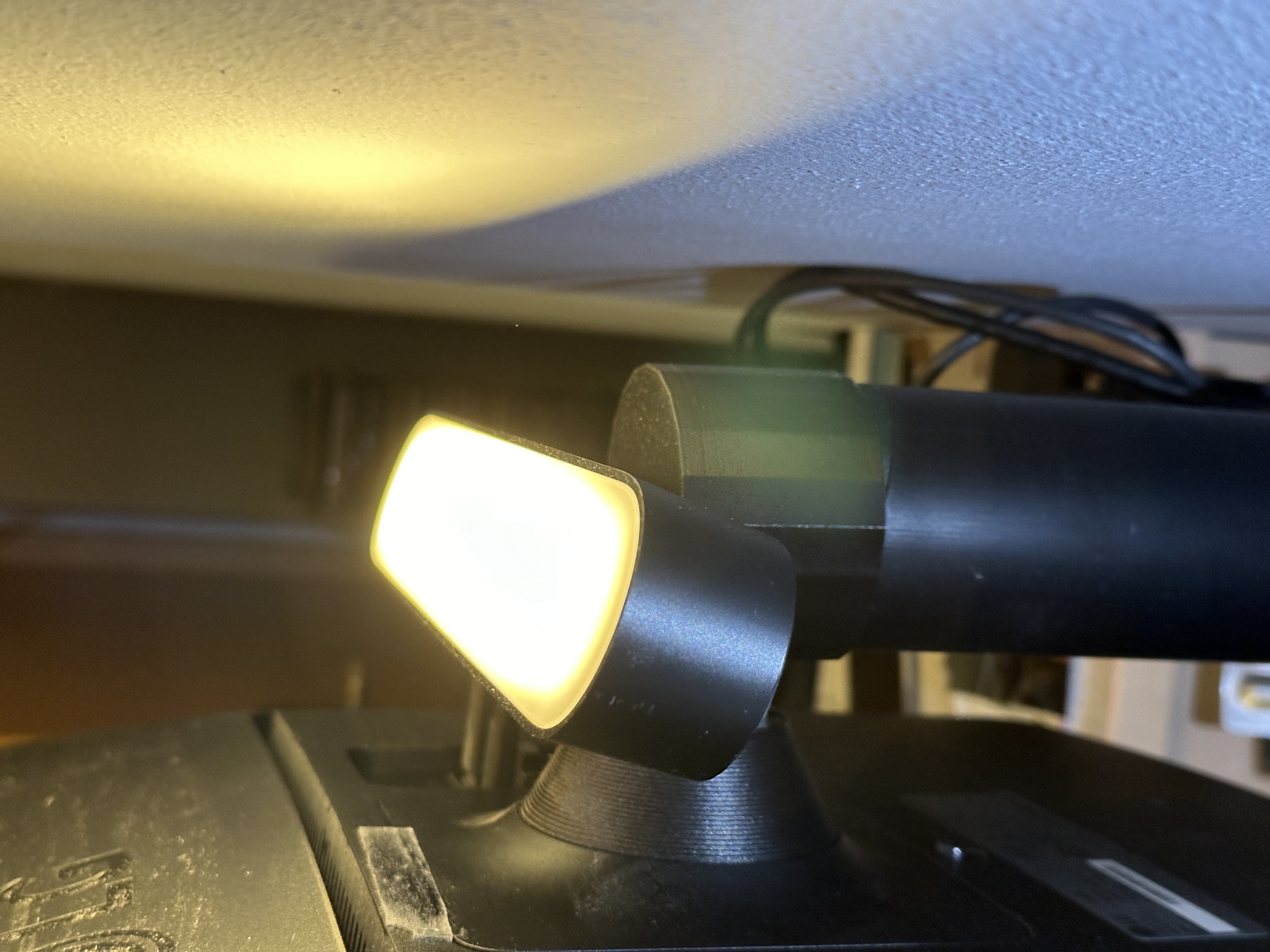 hue-play-monitor-mount-by-jan-chlebek-download-free-stl-model