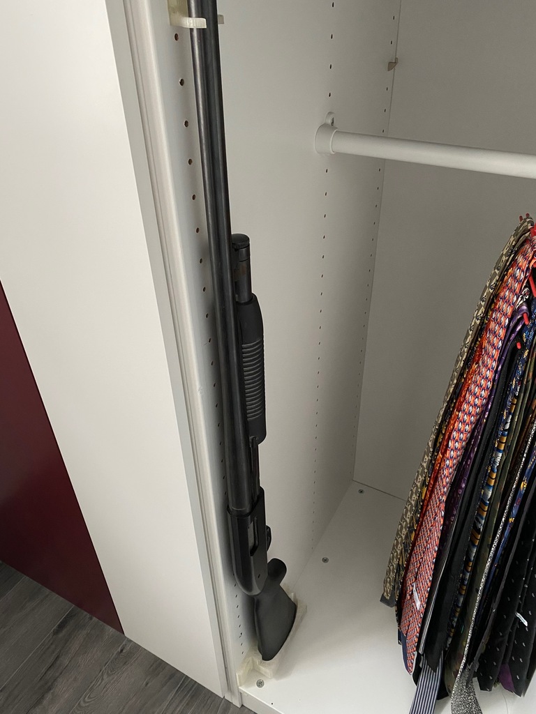 Maverick 88 wall mount with ikea PAX center distance