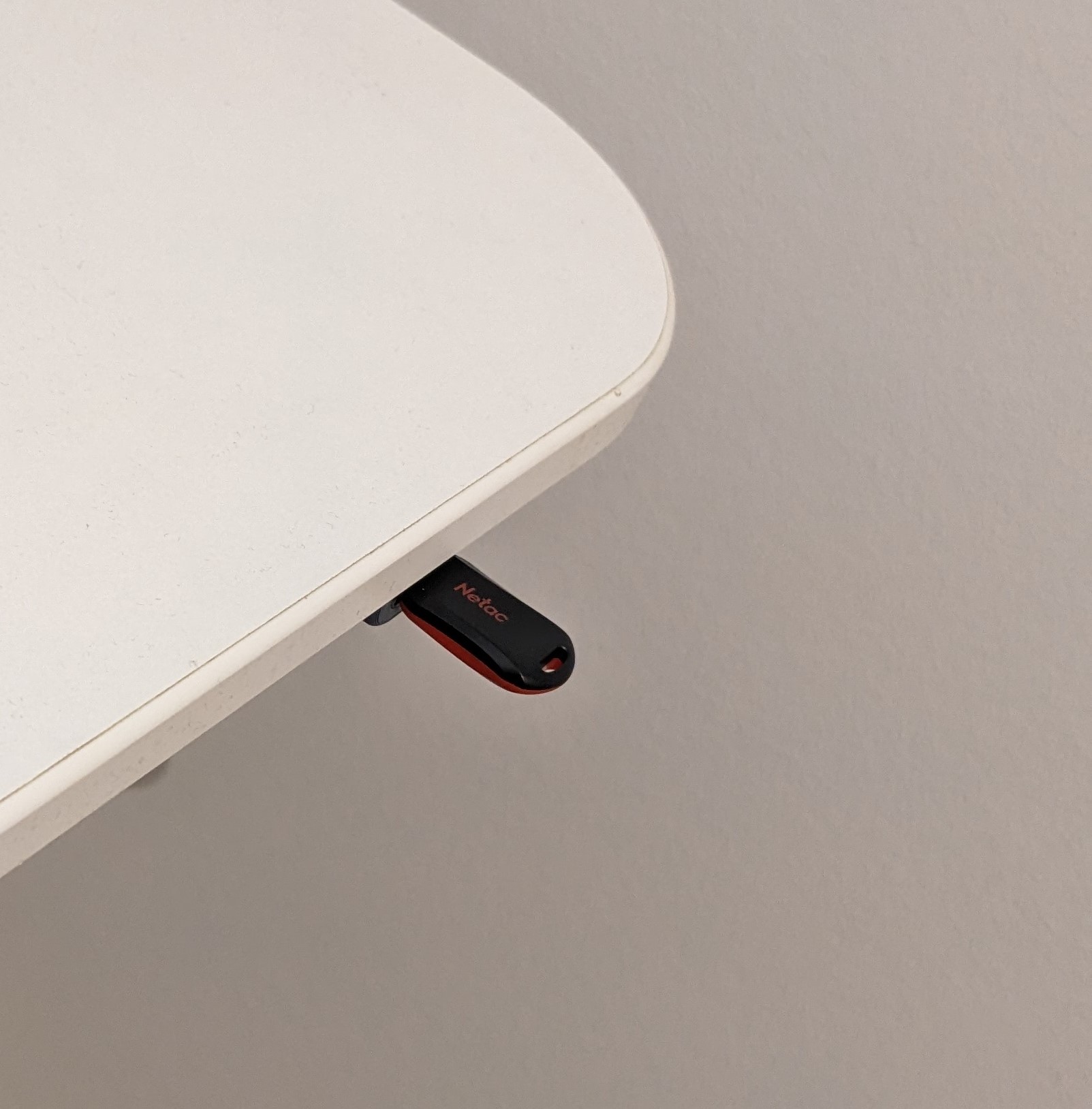 Miniatura 3 do modelo 3D USB-A Extension Under Table Mounting Bracket
