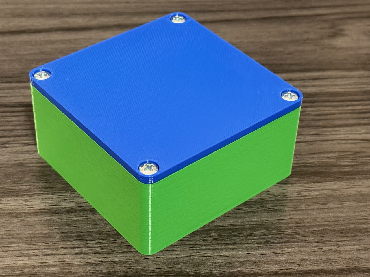 Parametric enclosure using metal inserts. — thumbnail 2
