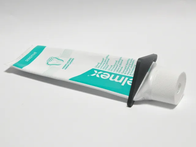 Toothpaste squeezer