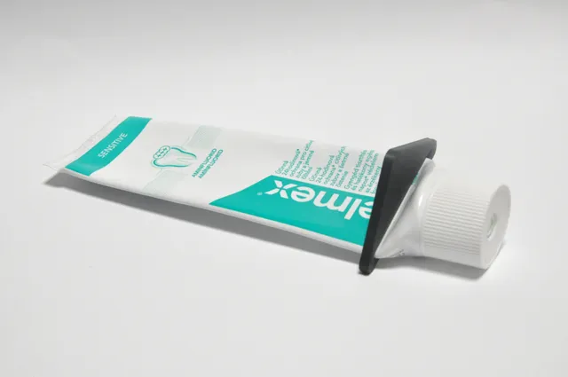 Toothpaste squeezer