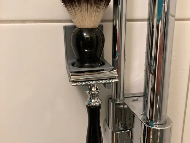 Razor Holder