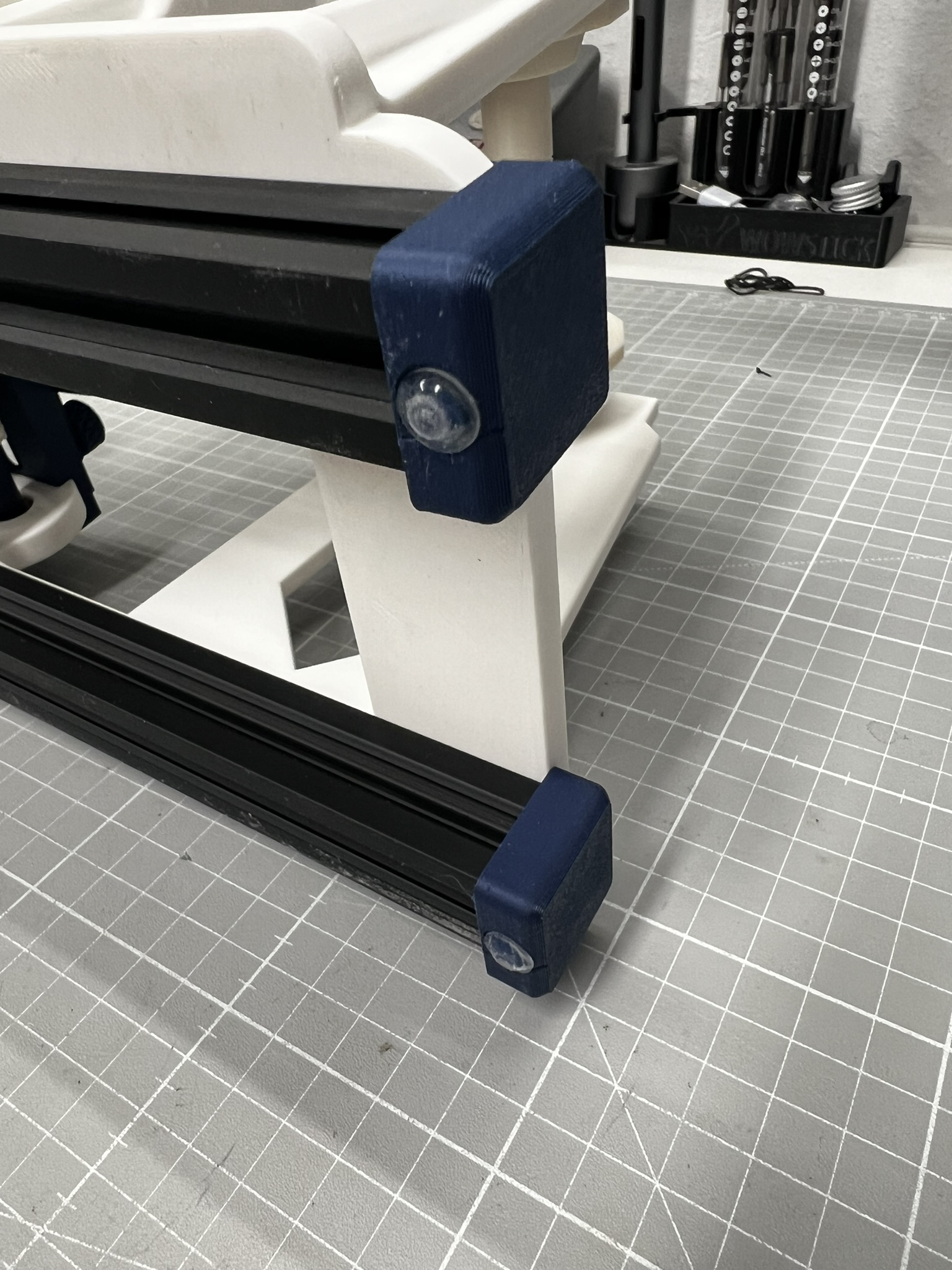 Damping feet for ITEM 2020 profiles