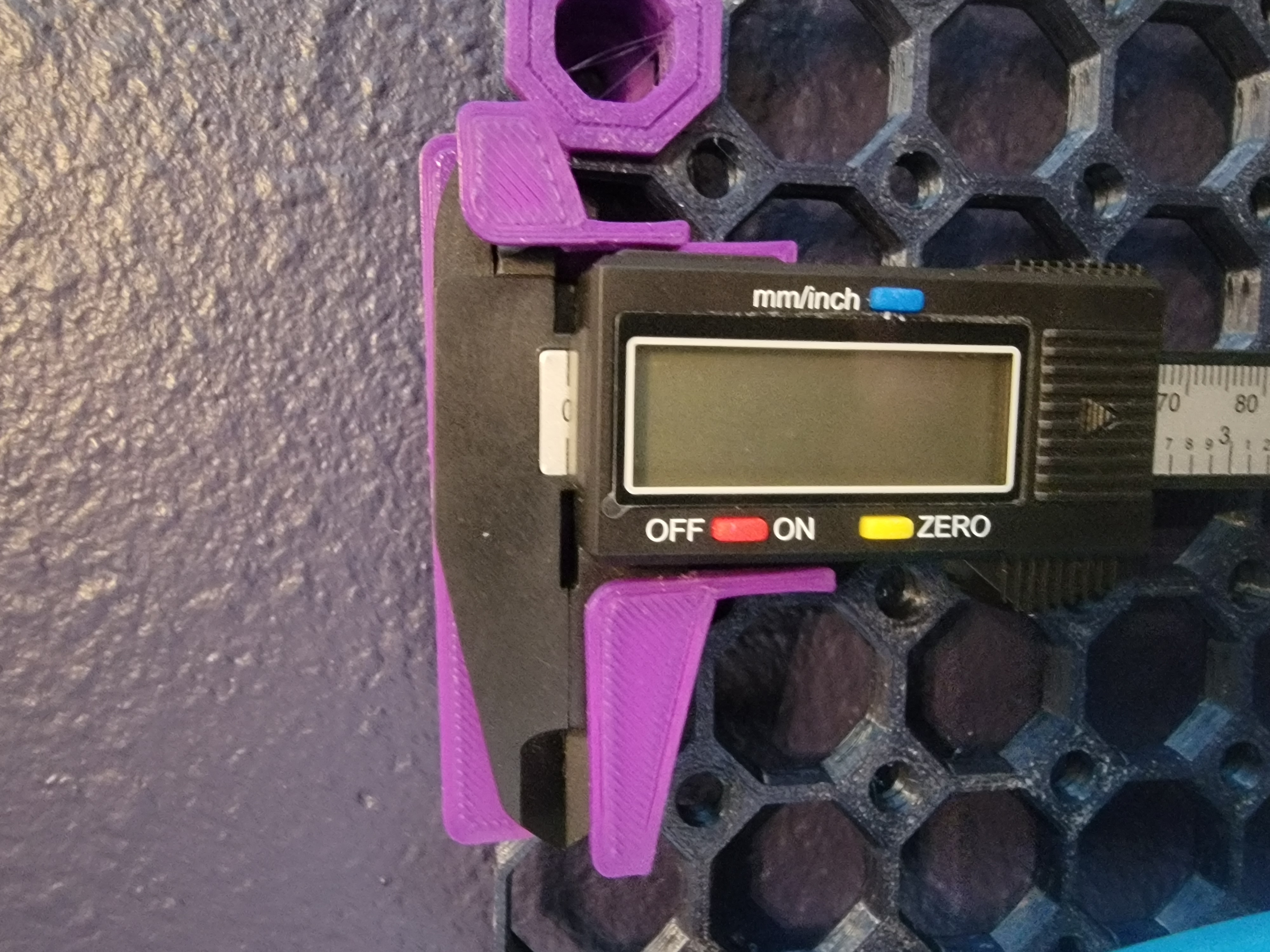 Miniatura 2 do modelo 3D Multiboard Caliper Holder