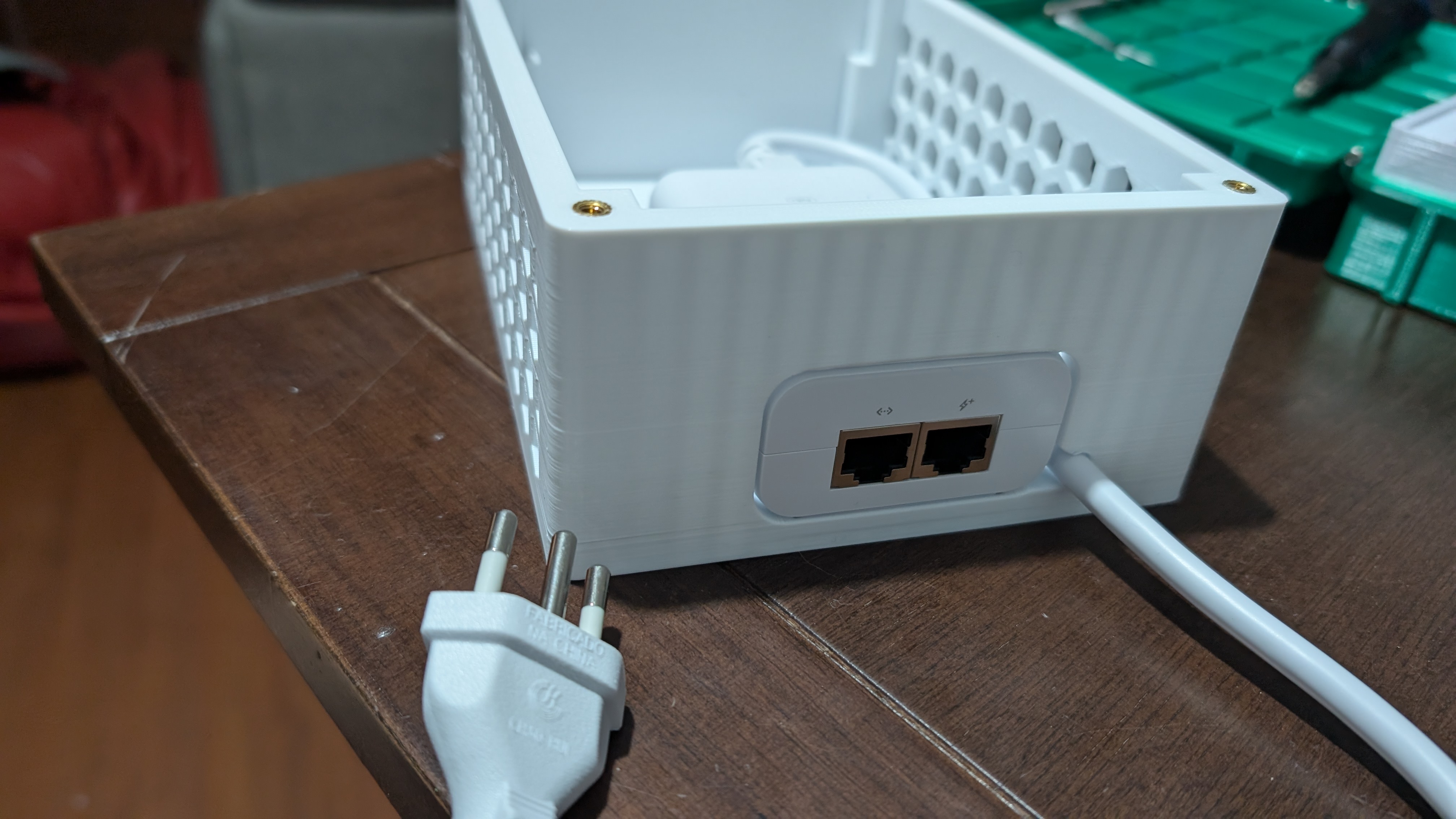 U7 Pro Wall – Desktop Stand + PoE Injector Box — miniatura 7