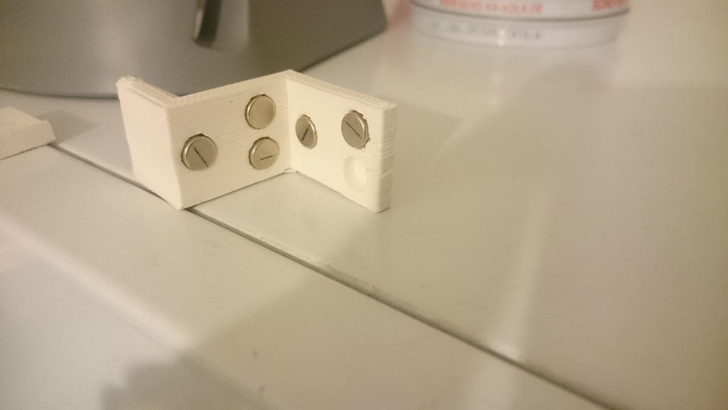 Miniatura 4 do modelo 3D Magnetic Fridge Hook