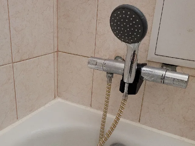 Shower head bracket on thermostatic shower faucet