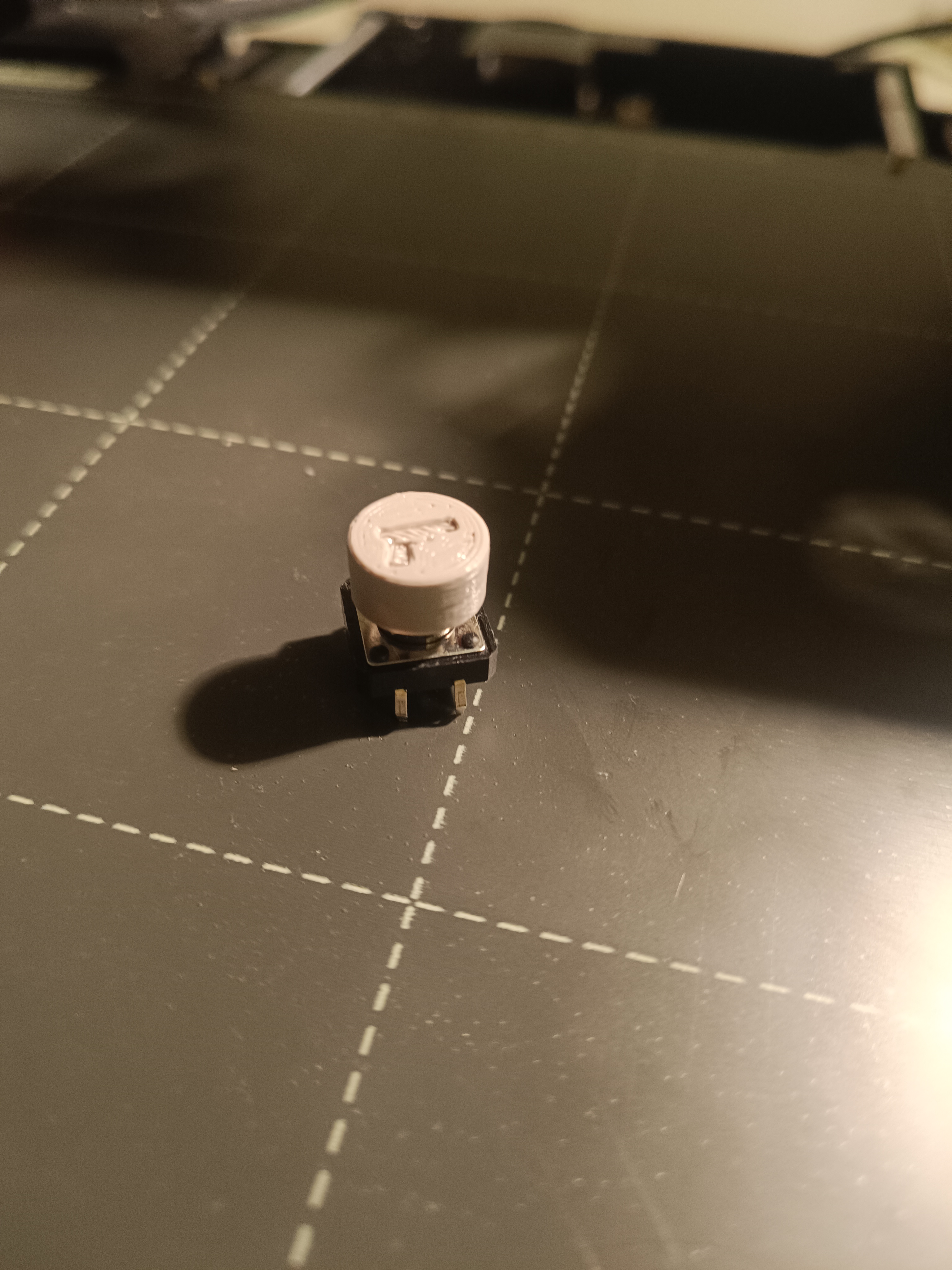 Miniatura 2 do modelo 3D Tactile Switch Push Button Cap With Gun
