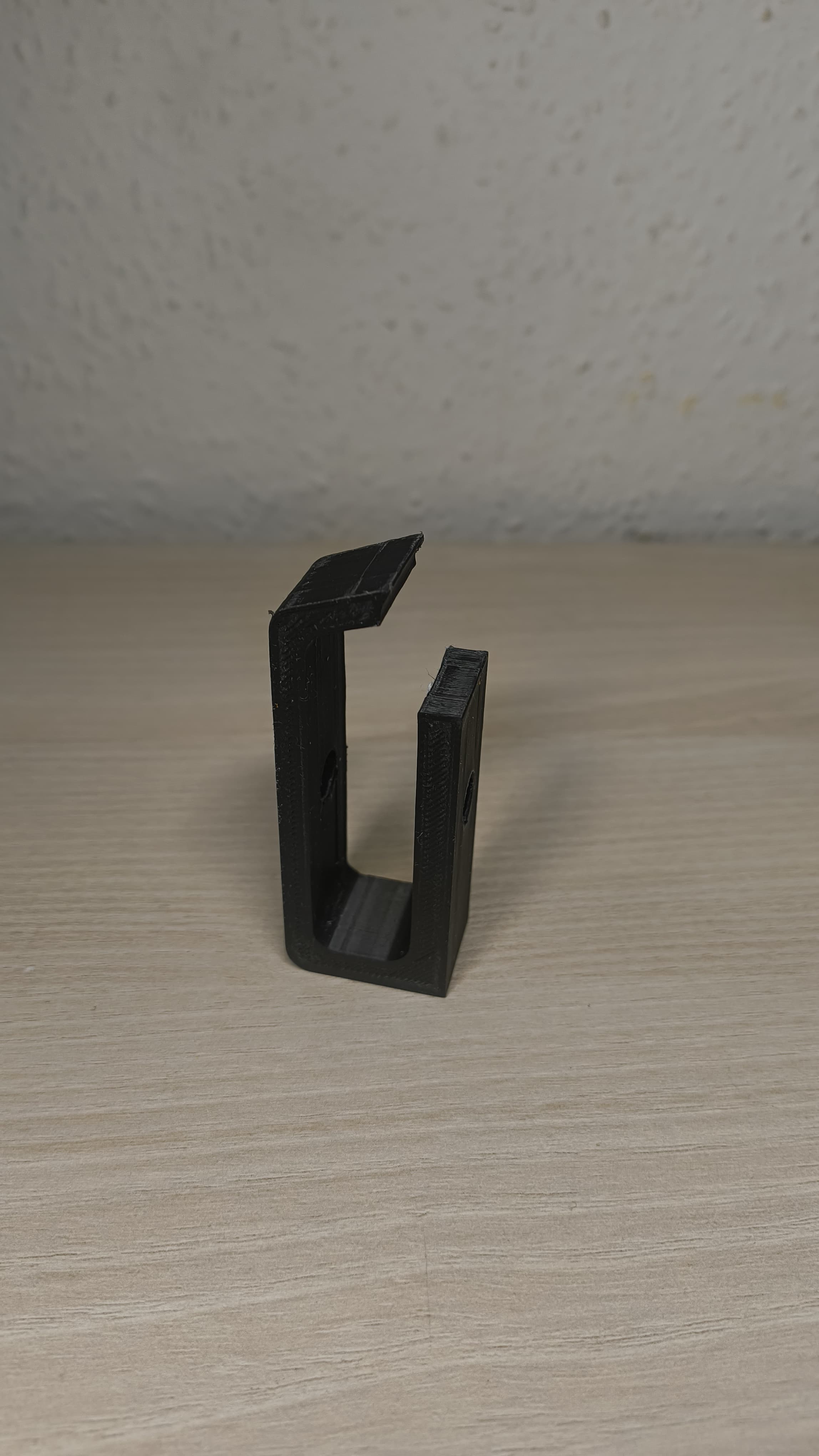 Desk and household cable holder / organiser