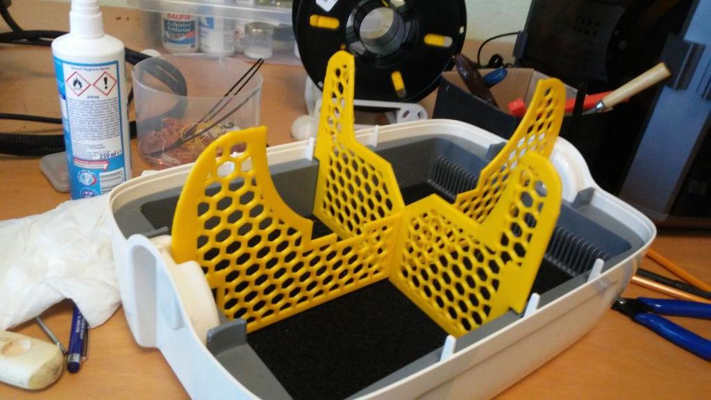 Miniatura 5 do modelo 3D Hatching egg divider